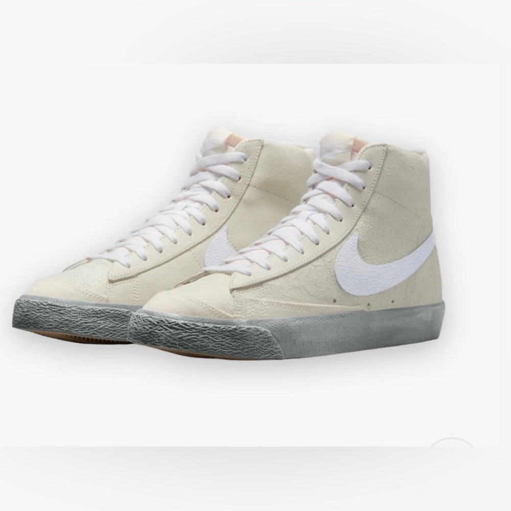 Nike blazer mid ‘77  summit color white phantom